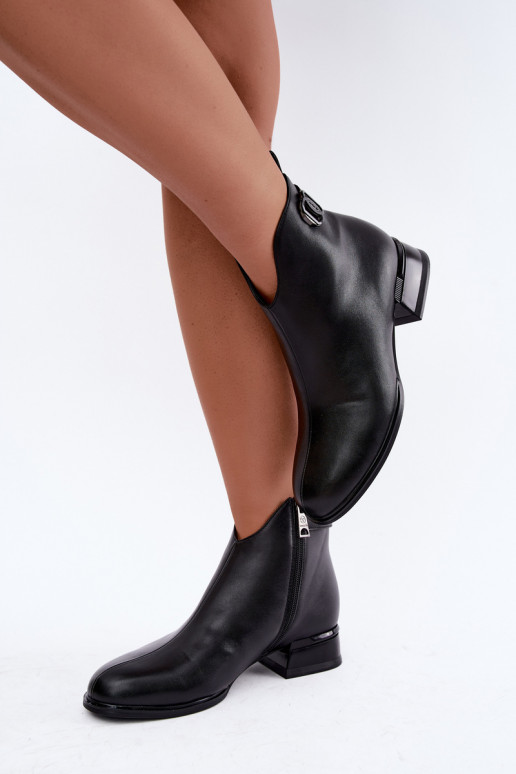 Botines aislados con cintas decorativas en negro Vinceza 58692