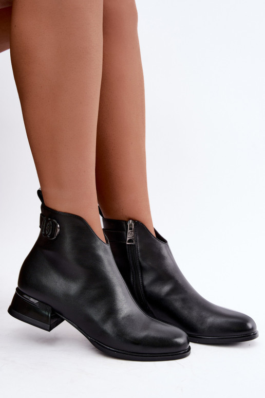Botines aislados con cintas decorativas en negro Vinceza 58692