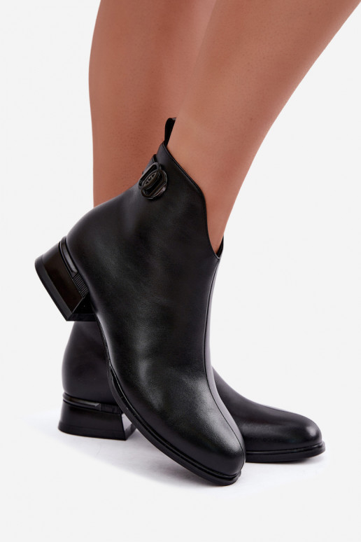Botines aislados con cintas decorativas en negro Vinceza 58692