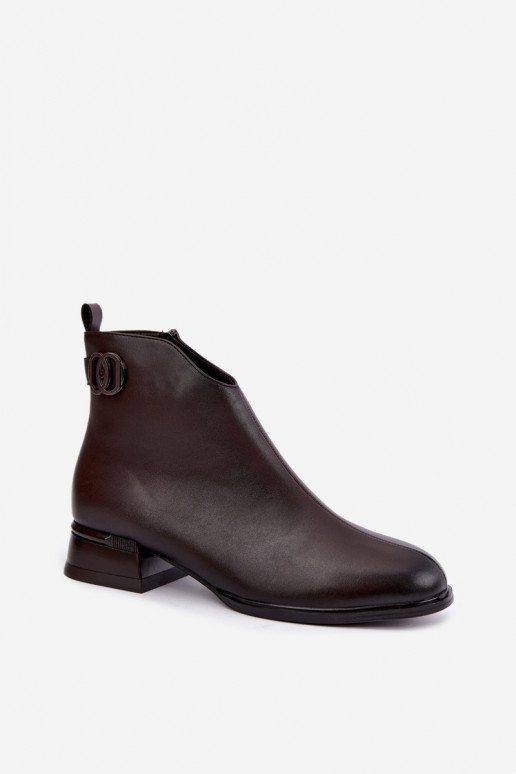 Botines aislados con cintas decorativas en chocolate Vinceza 58692