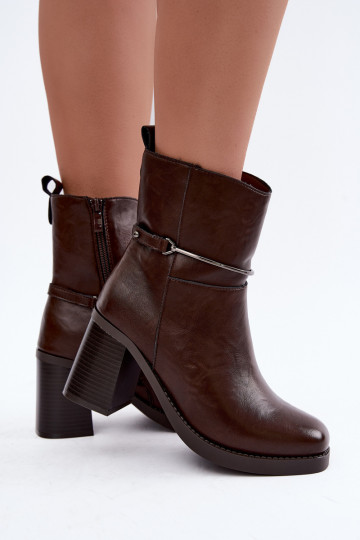 Botines de cuero para mujer aislados con tacones y tacones decorados en chocolate Gracelle