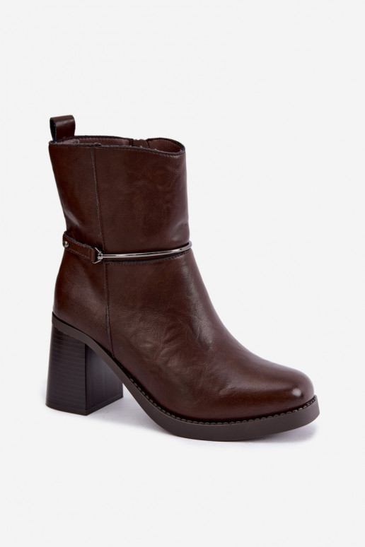 Botines de cuero para mujer aislados con tacones y tacones decorados en chocolate Gracelle