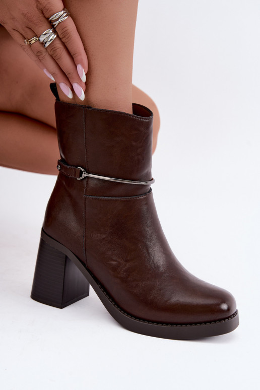 Botines de cuero para mujer aislados con tacones y tacones decorados en chocolate Gracelle