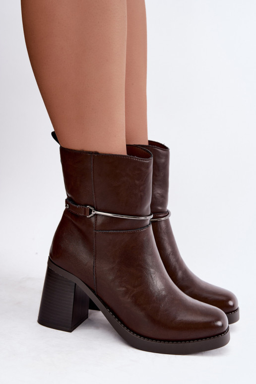 Botines de cuero para mujer aislados con tacones y tacones decorados en chocolate Gracelle