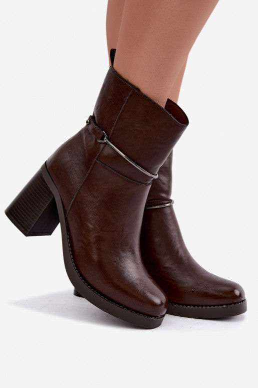 Botines de cuero para mujer aislados con tacones y tacones decorados en chocolate Gracelle