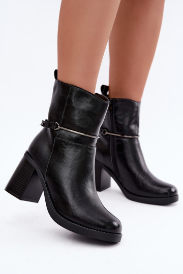 Botines de cuero para mujer aislados con tacones y tacones decorados en negro Gracelle
