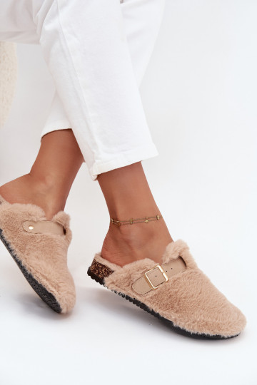 chanclas de plataforma para mujer con piel y hebillas en color arena Noraline