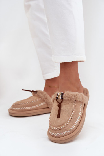 chanclas de mujer con piel y anillos bordados en color arena Perivelle 2
