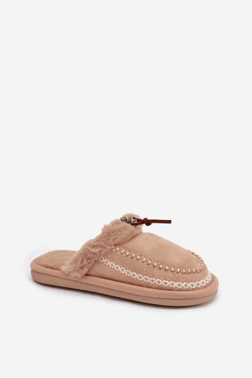 chanclas de mujer con piel y anillos bordados en color arena Perivelle