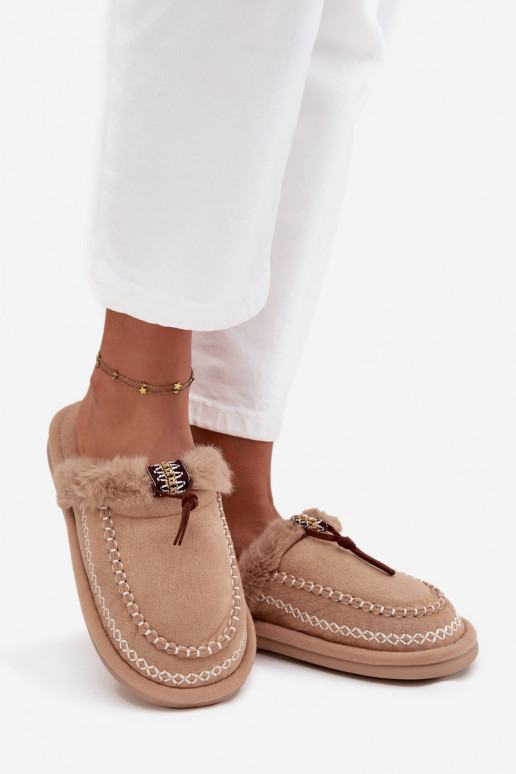 chanclas de mujer con piel y anillos bordados en color arena Perivelle
