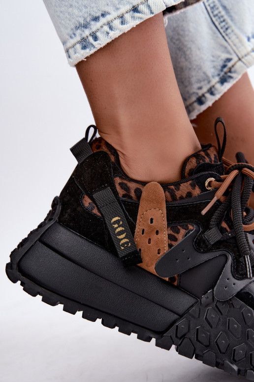 Zapatillas negras de ante sintético con plataforma y detalles de estampado de leopardo GOE UU2N4017