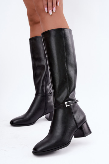 Botas altas negras de cuero aisladas con tacones y hebillas Sergio Leone KZ-31