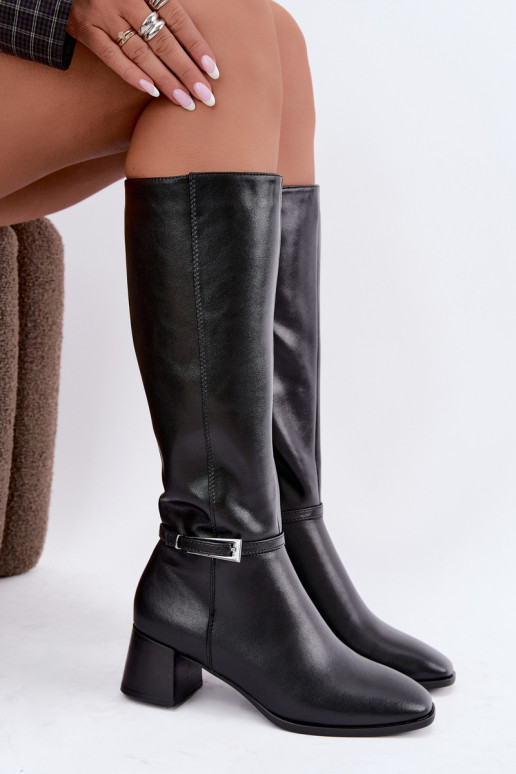 Botas altas negras de cuero aisladas con tacones y hebillas Sergio Leone KZ-31