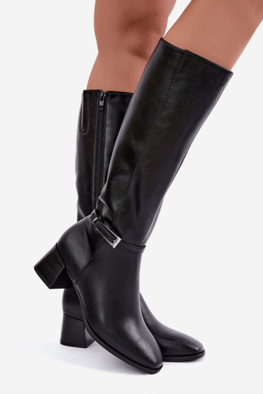 Botas altas negras de cuero aisladas con tacones y hebillas Sergio Leone KZ-31