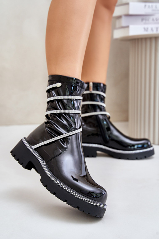 Botines de charol con decoración en negro Kikizelle