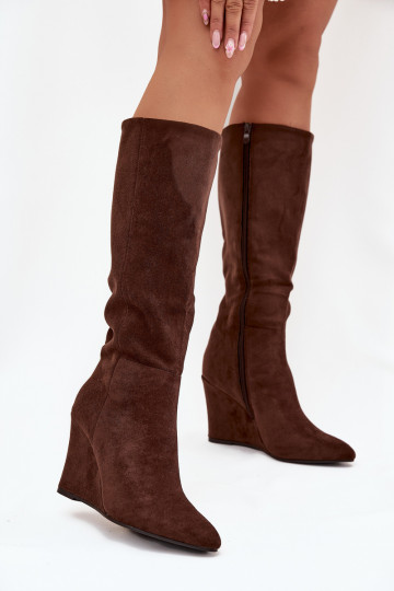 Botas altas de mujer aisladas con plataforma, en color chocolate Rosina