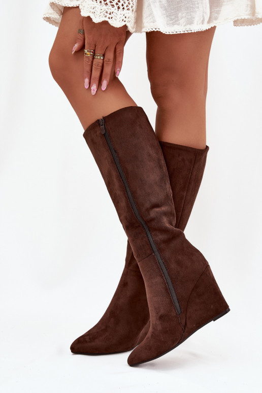 Botas altas de mujer aisladas con plataforma, en color chocolate Rosina