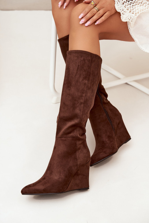 Botas altas de mujer aisladas con plataforma, en color chocolate Rosina