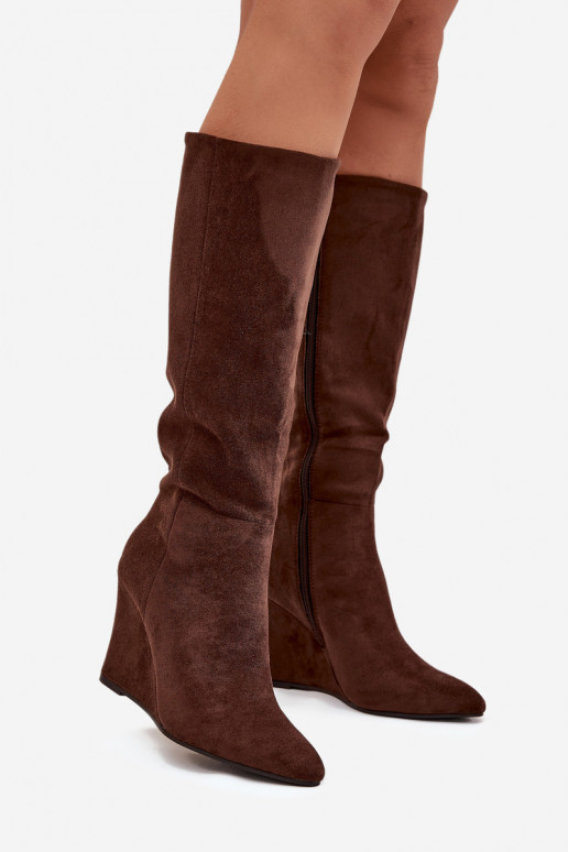 Botas altas de mujer aisladas con plataforma, en color chocolate Rosina
