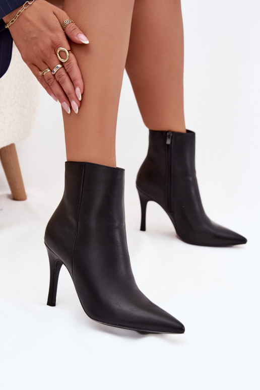 Botines de mujer aislados con tacones finos, de cuero sintético, en negro Nolisse