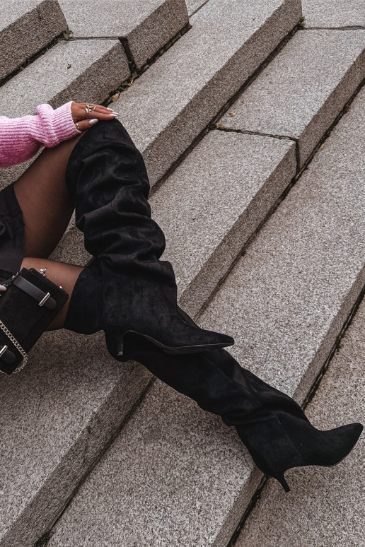 Botas altas para mujer slip-on con tacón fino en negro Ysolienne