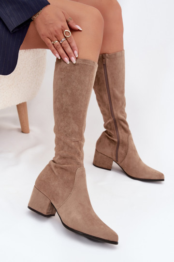 Botas altas para mujer de tacón bajo en ante sintético color arena Sergio Leone KZ212