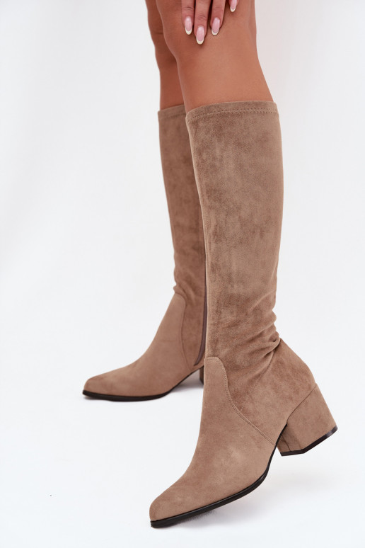 Botas altas para mujer de tacón bajo en ante sintético color arena Sergio Leone KZ212