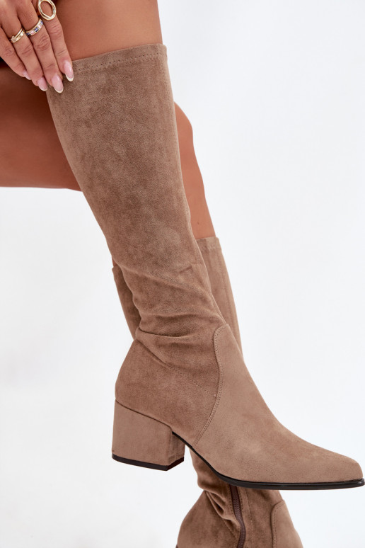 Botas altas para mujer de tacón bajo en ante sintético color arena Sergio Leone KZ212