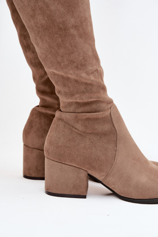 Botas altas para mujer de tacón bajo en ante sintético color arena Sergio Leone KZ212
