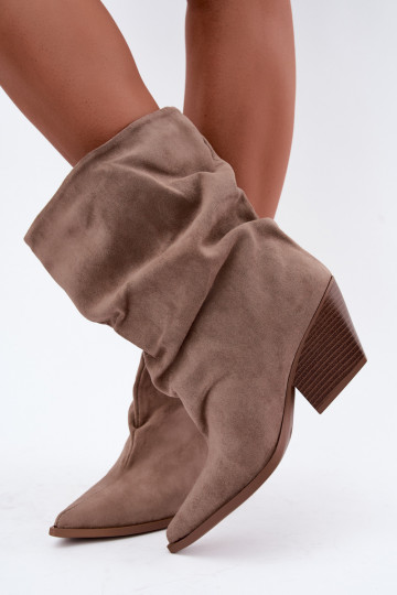 Botines arrugados para mujer con tacón cuadrado en color arena Cazela 2