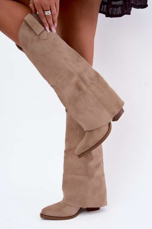 Botas altas de estilo cowboy para mujer con tacones y caña bordada en color arena Terise