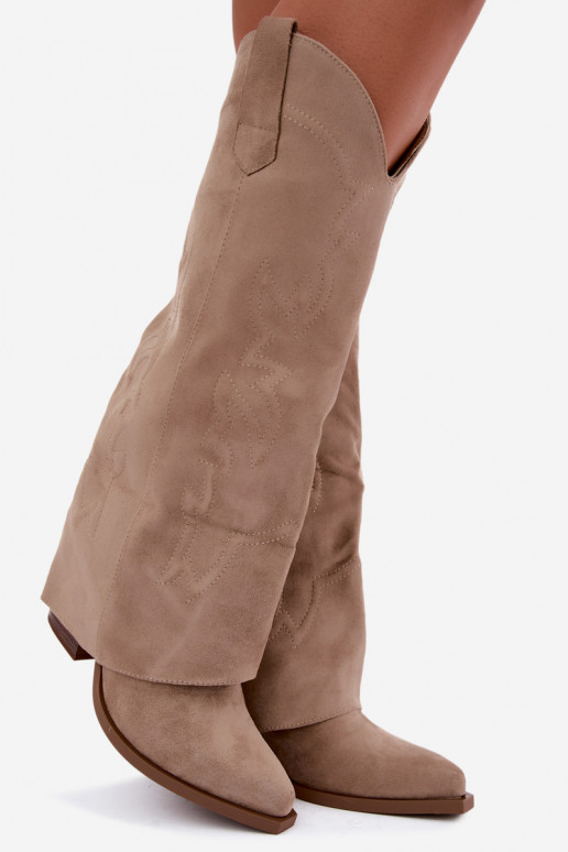 Botas altas de estilo cowboy para mujer con tacones y caña bordada en color arena Terise