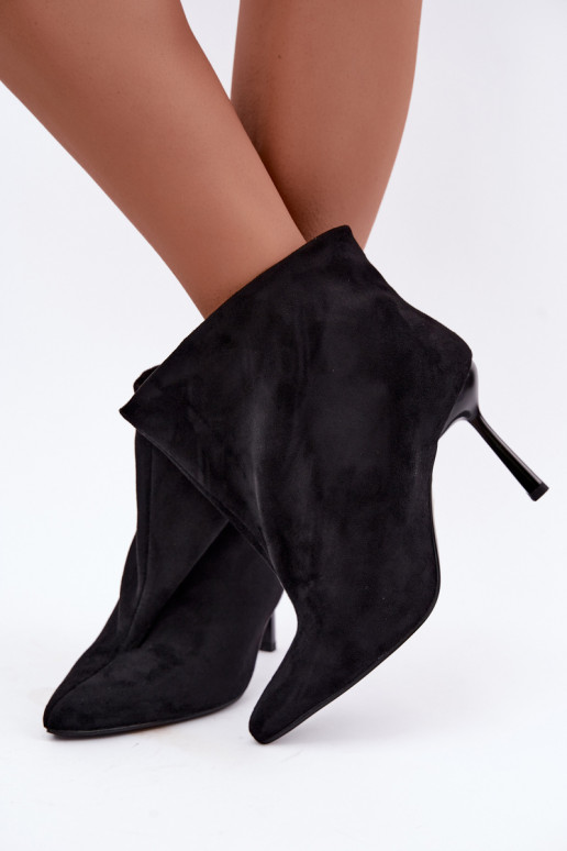 Botines slip-on con tacones finos en negro Kamea