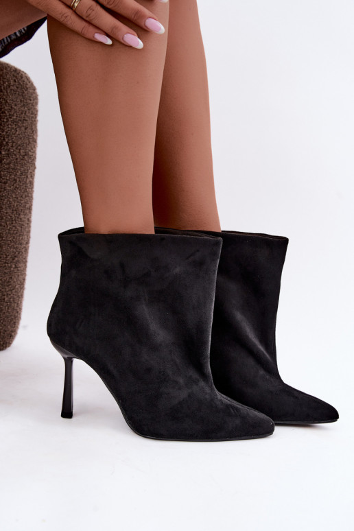 Botines slip-on con tacones finos en negro Kamea