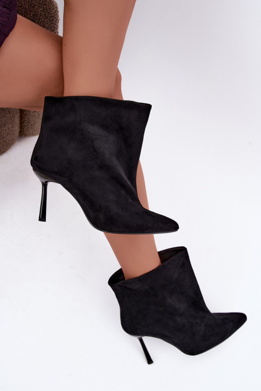 Botines slip-on con tacones finos en negro Kamea
