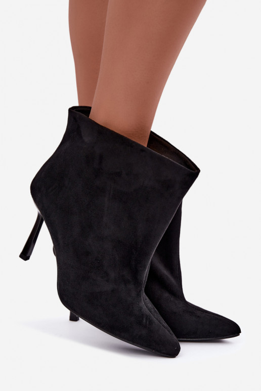 Botines slip-on con tacones finos en negro Kamea
