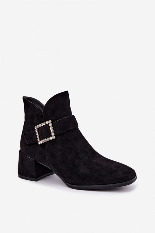 Botines con correas y hebilla decorativa en negro Ameline