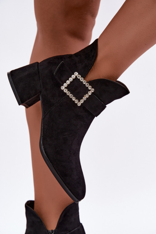 Botines con correas y hebilla decorativa en negro Ameline
