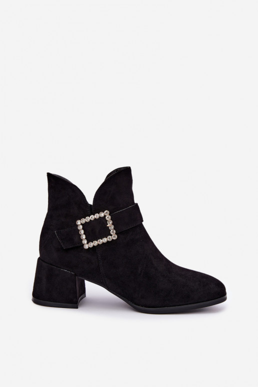 Botines con correas y hebilla decorativa en negro Ameline