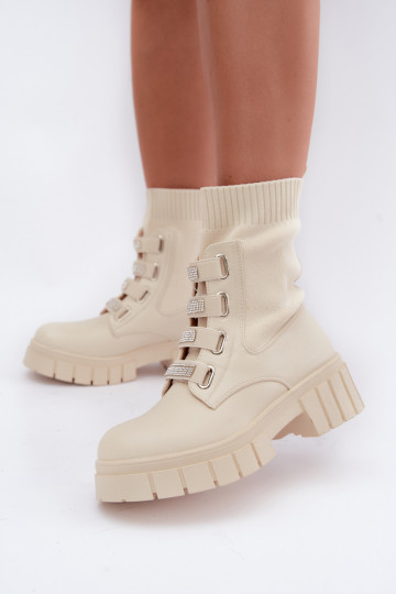 Botines cálidos con elementos decorativos en color arena Giavelle 2