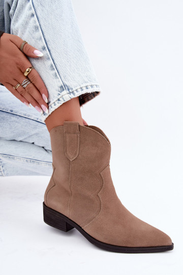 Botas de vaquero de ante color arena con tacón bajo Delsa