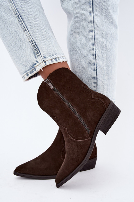 Botas de vaquero de ante color chocolate con tacón bajo Delsa