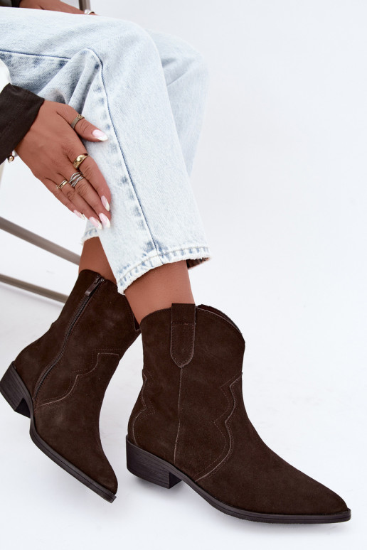 Botas de vaquero de ante color chocolate con tacón bajo Delsa