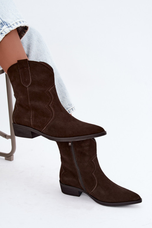 Botas de vaquero de ante color chocolate con tacón bajo Delsa