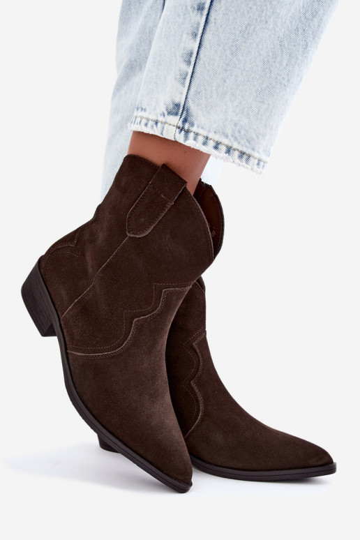 Botas de vaquero de ante color chocolate con tacón bajo Delsa