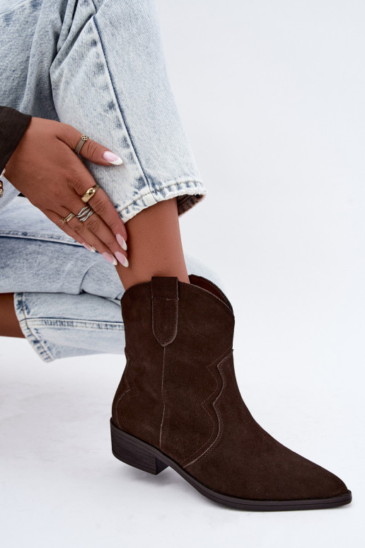 Botas de vaquero de ante color chocolate con tacón bajo Delsa
