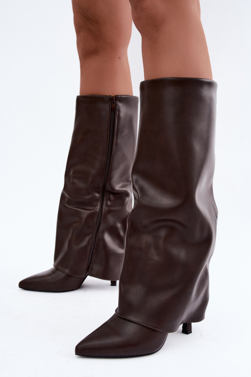 Botas altas forradas con talones finos y un caño de color coral