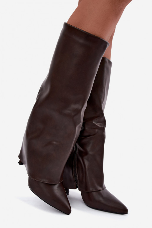Botas altas forradas con talones finos y un caño de color coral