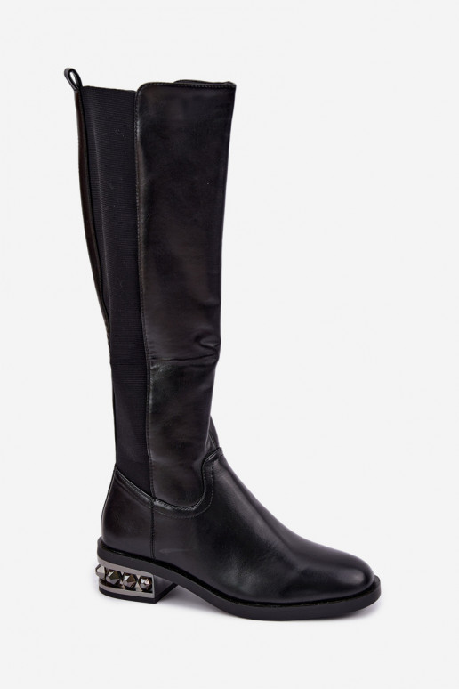 botas altas forradas con tacones y bonitos detalles en color negro Emani