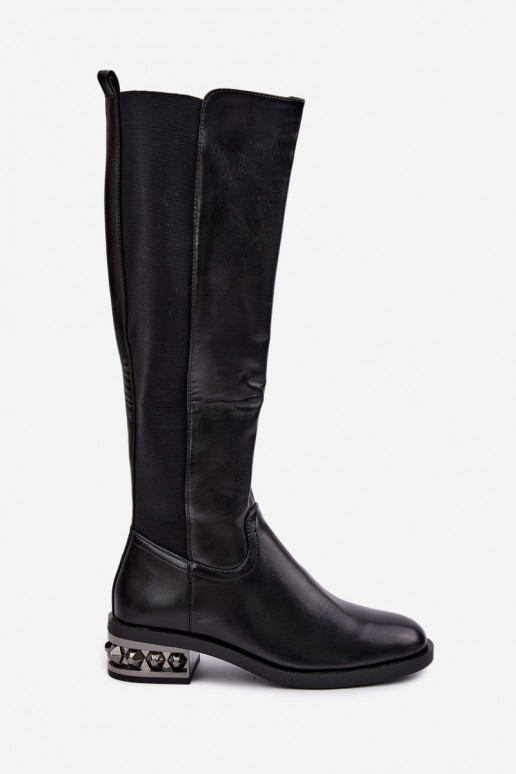 botas altas forradas con tacones y bonitos detalles en color negro Emani